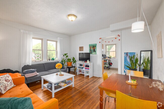 3HAB, 1BA - 1,100 ft² - Sala de estar - 5521 Wilkins Ave