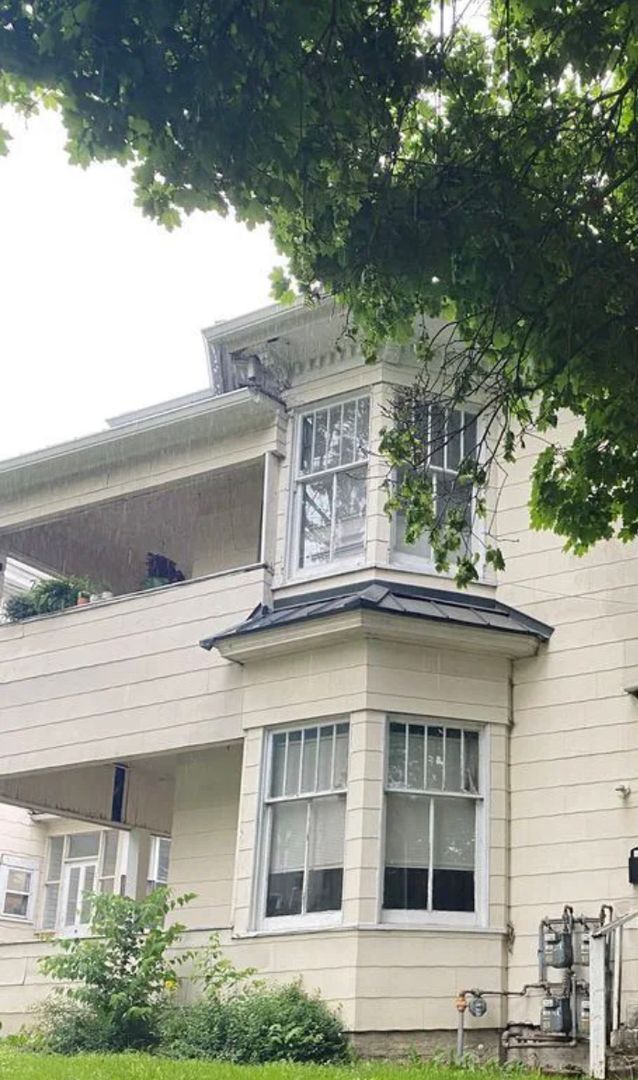 Building Photo - 216-218 Tinkler St