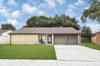 Building Photo - 10007 Oakmont Dr