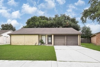 Building Photo - 10007 Oakmont Dr