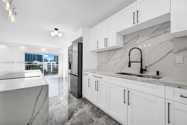 Foto del edificio - 17800 Atlantic Blvd