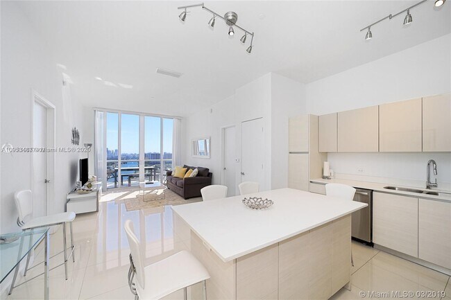 Building Photo - 2600 E Hallandale Beach Blvd