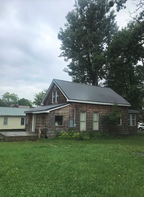 Building Photo - 204 Seneca Ave