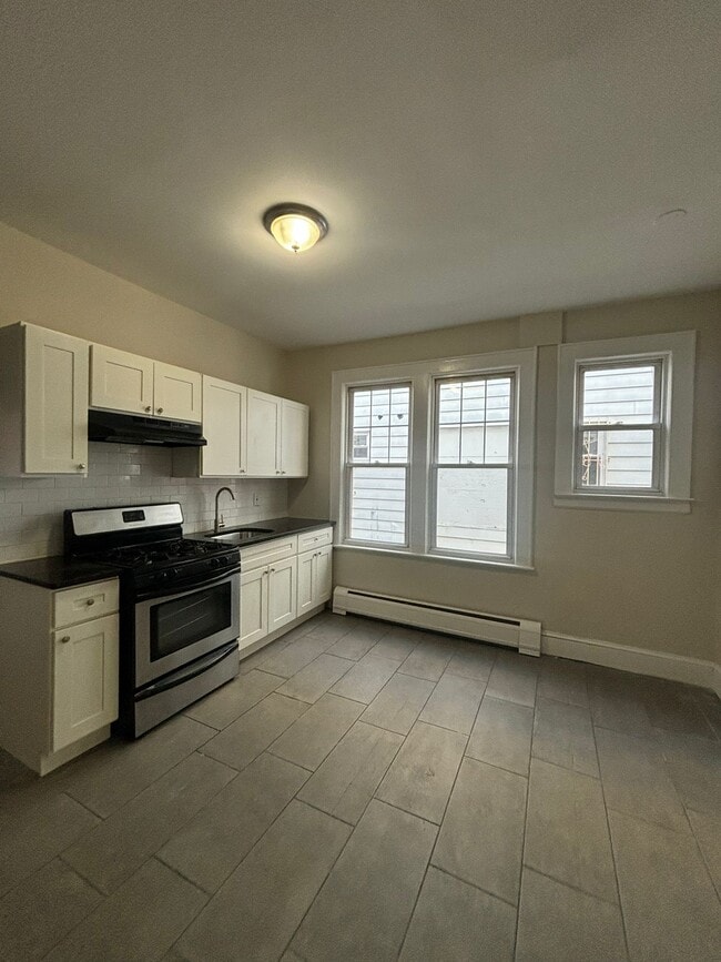 Building Photo - 330 Keer Ave