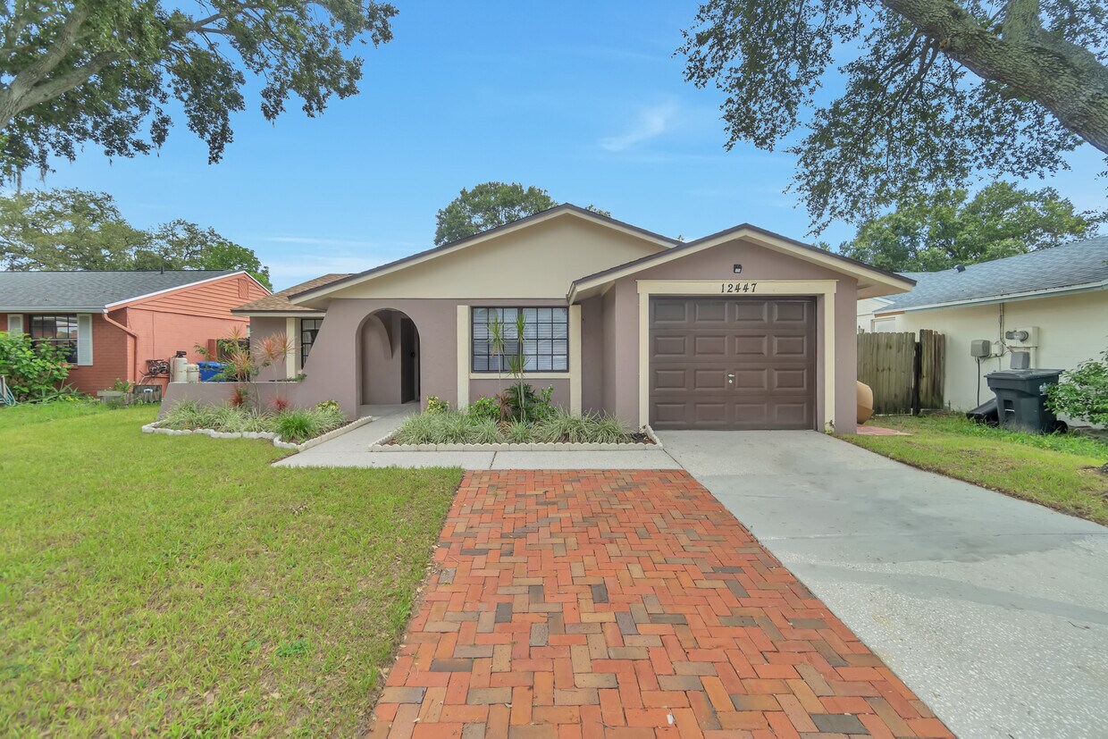 Foto principal - 12447 Mondragon Dr