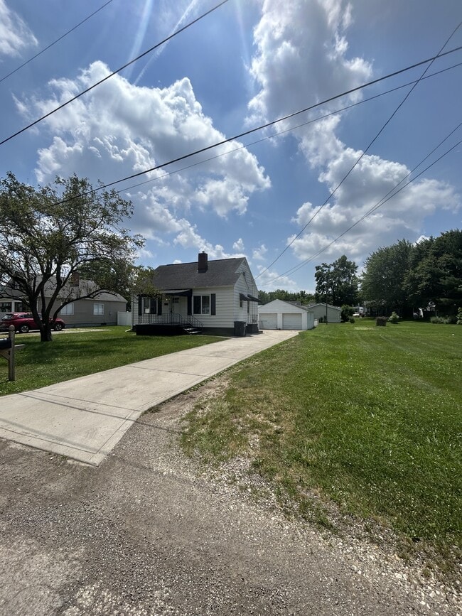 Building Photo - 835 Wintermute Ave