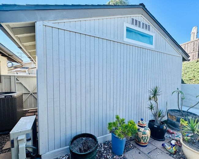 Building Photo - 4243 Mount Everest Blvd