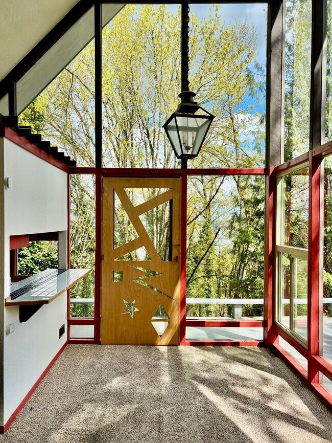 Foto del edificio - 2 Bed / 2 Bath Lakeview Bellevue cottage $3,295/month