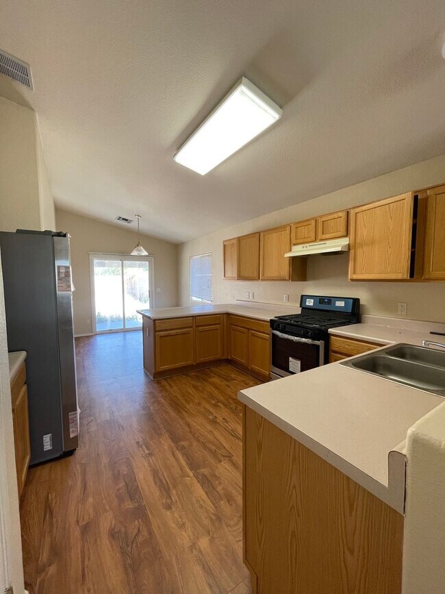 Building Photo - Rancho Vistoso - 3 Bedroom, 2 Bath Home!
