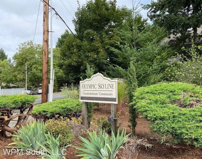 Building Photo - 2 br, 1 bath House - Newly Renovated 2 bed...