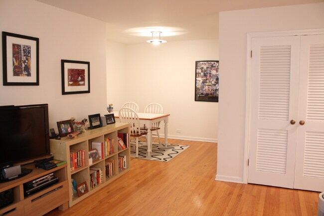 Foto del edificio - 914 Hinman Ave