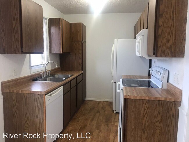 Building Photo - 3 br, 1 bath House - 440 22nd St E