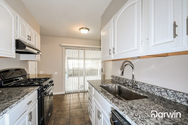 Foto del edificio - 10748 Hallwood Drive, St Louis, MO 63136