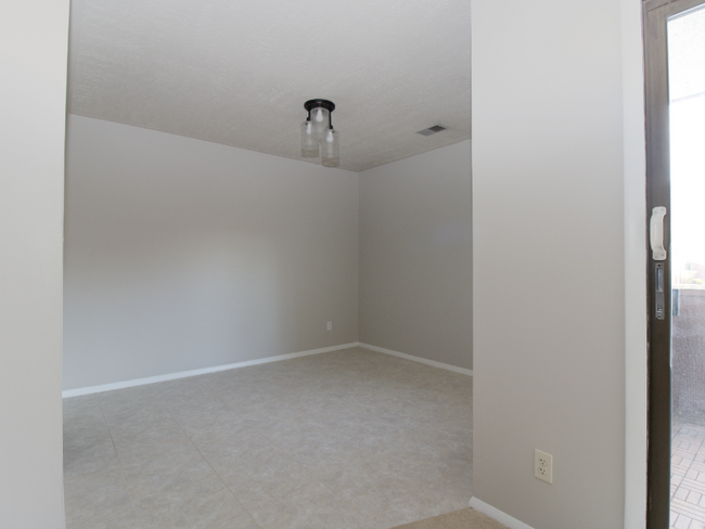 Building Photo - 810 Charlotte Way