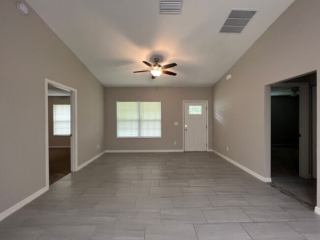 Foto del edificio - Charming, beautiful 3 Bedroom, 2 Bathroom ...