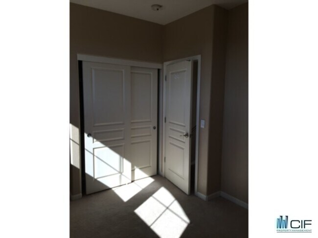 Building Photo - 546 Secoya St