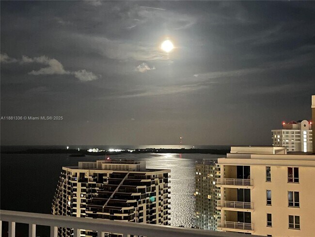 Foto del edificio - 801 Brickell Key Blvd