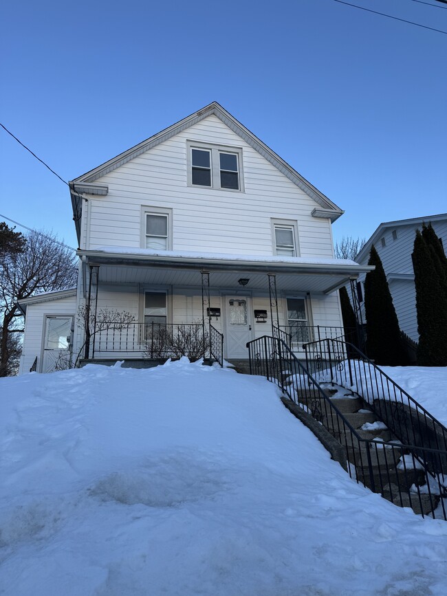 Building Photo - 7 Somers St