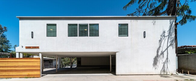 Building Photo - Hollywood Hills, tree lined street, perfect Mid-Century Modern homes