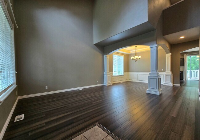 Building Photo - 4 Bedroom Home in Everett Available Now!