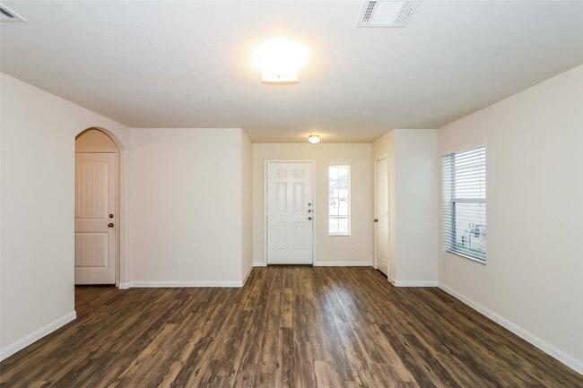 Foto del edificio - 5410 Aranas Ln