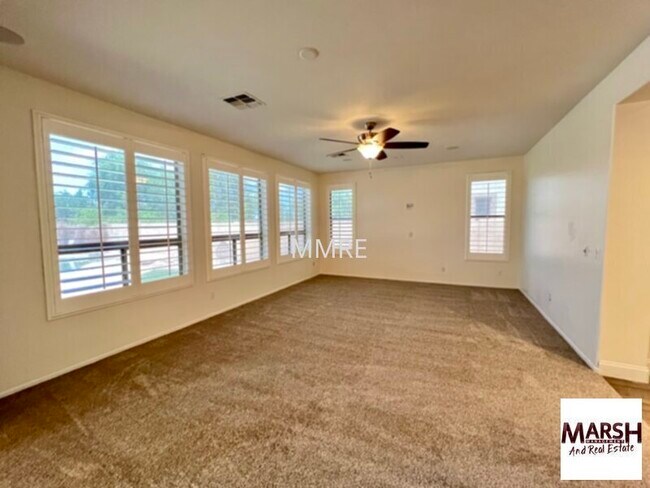 Foto del edificio - Beautiful 4 bedroom home with private pool...