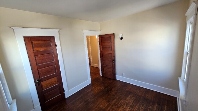 Building Photo - 293 Linden Ave