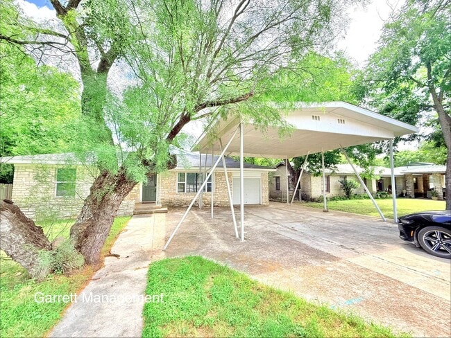 Building Photo - Spacious 5 Bedroom, 3 bath
