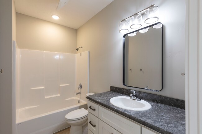 Foto del edificio - 1910 Strand Ave