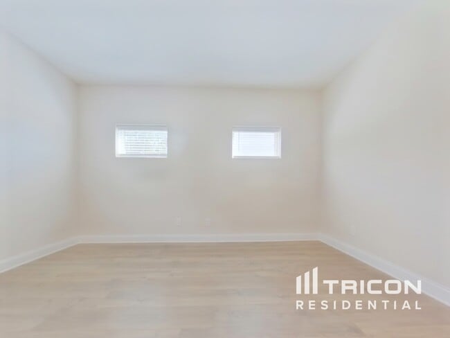 Foto del edificio - 446 Cantrell Dr