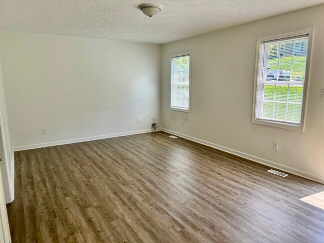 Gran sala de estar - 4907 Sycamore Pl