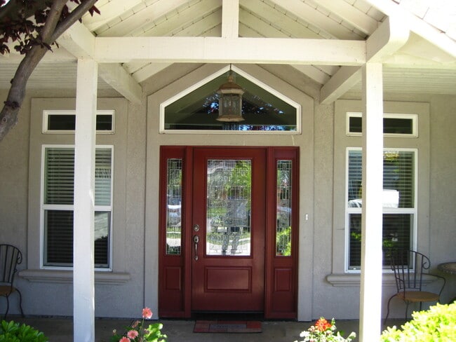 Building Photo - 105 Sterling Oaks Dr