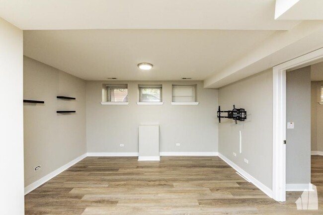 Foto del edificio - 2 bedroom in Chicago IL 60614