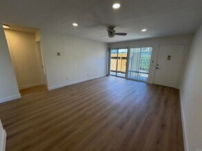 Building Photo - 403 Requeza St