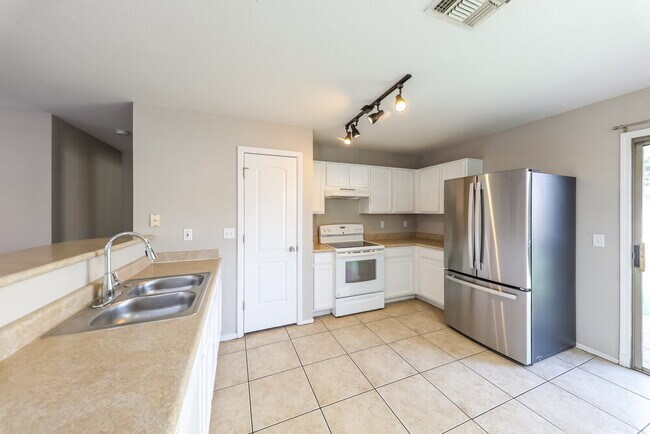 Building Photo - 3012 W Running Deer Trail