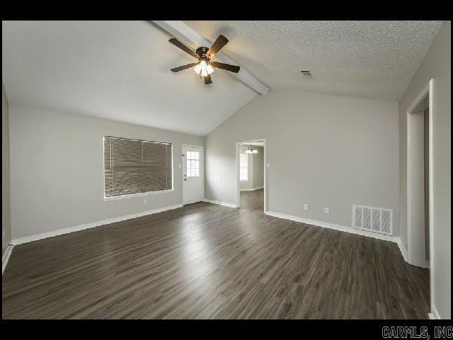 Foto del edificio - 21 Matthews Ln