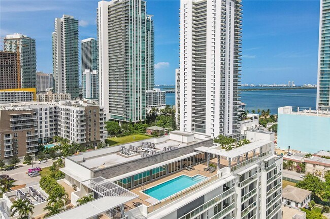 Foto del edificio - 321 NE 26th St
