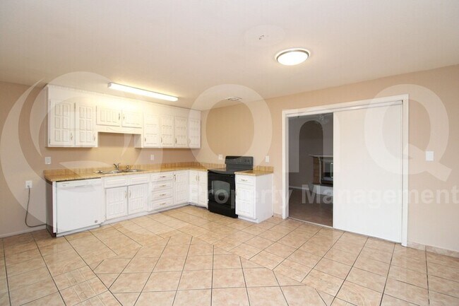 Building Photo - 6202 W Windsor Ave