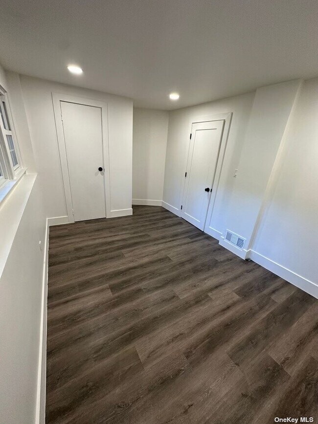 7 Dale Ln, Hauppauge, NY 11788 House Rental in Hauppauge, NY