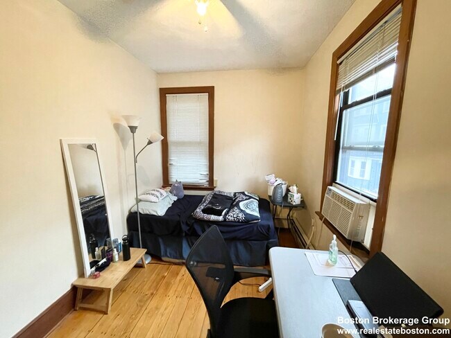 Foto del edificio - 1568 Tremont St