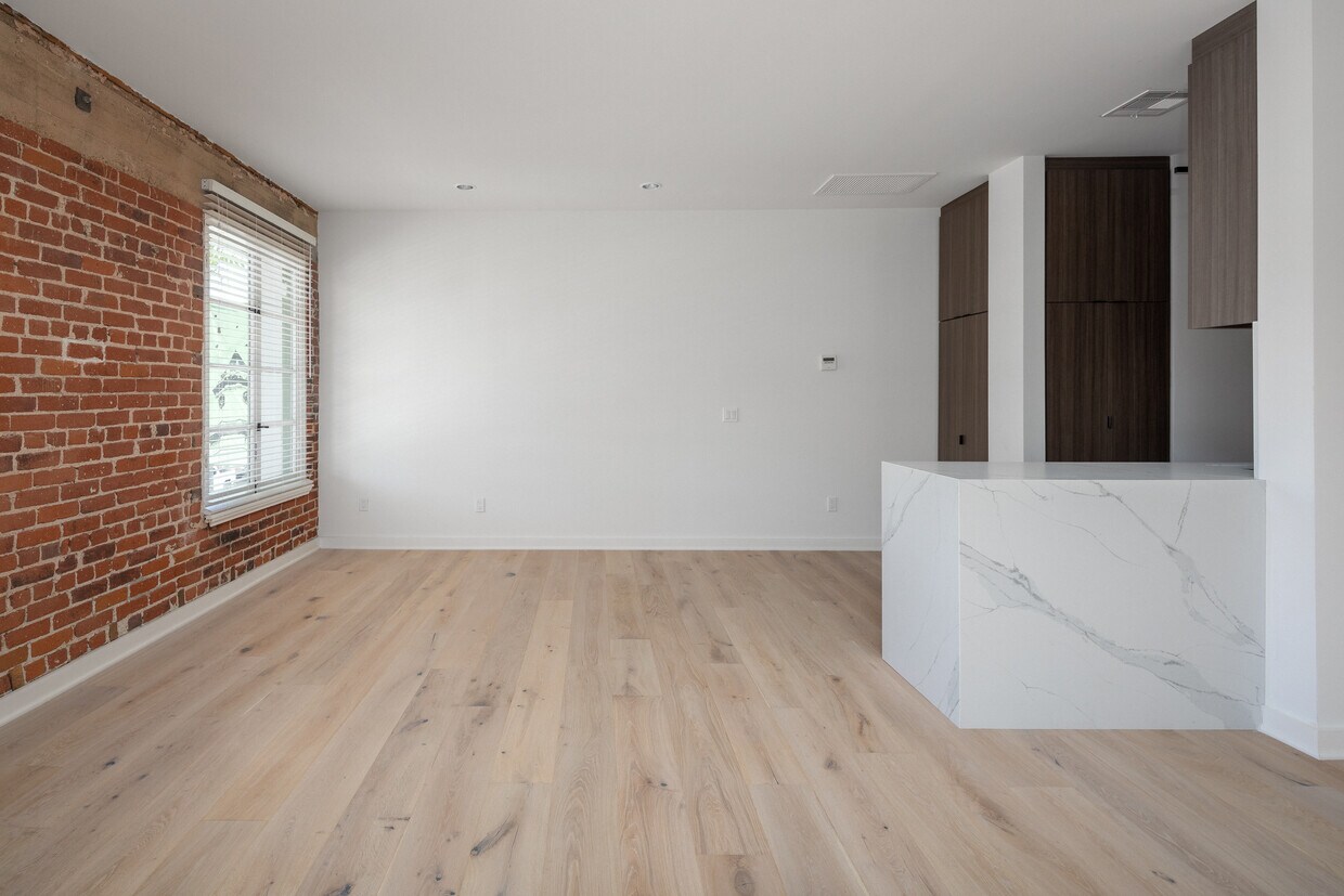Foto principal - 10910 Kinross Ave