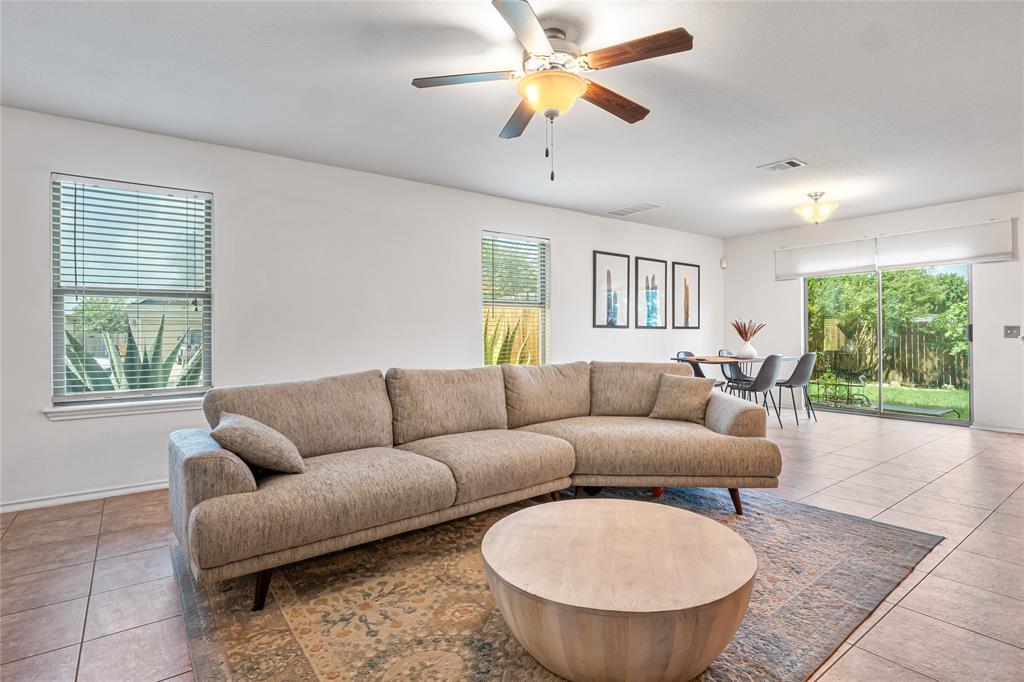 Foto principal - 8936 Milton Lease Dr