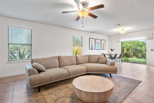 Foto del edificio - 8936 Milton Lease Dr