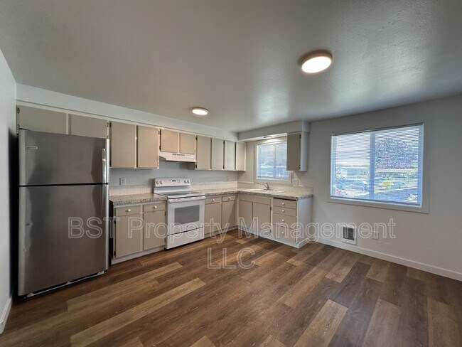 Foto del edificio - 740 N Main St