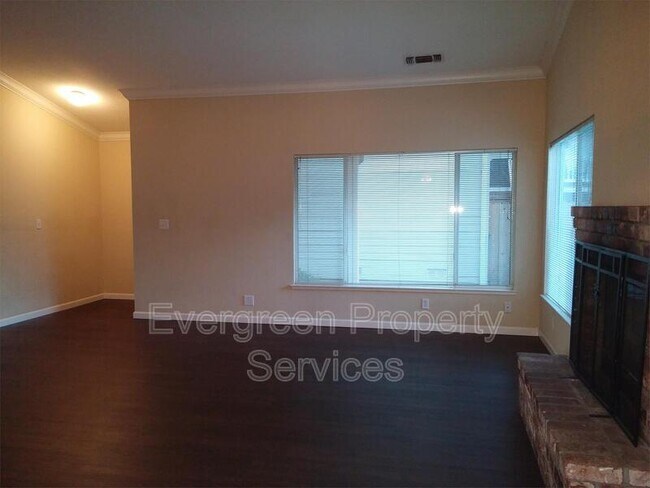 Building Photo - 2275 Knollwood Dr