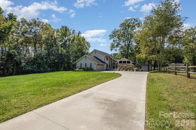Building Photo - 118 Waterfowl Ln
