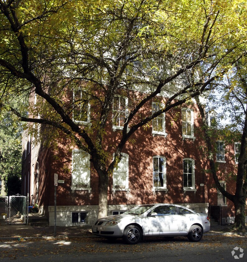 Building Photo - 2311 Menard St