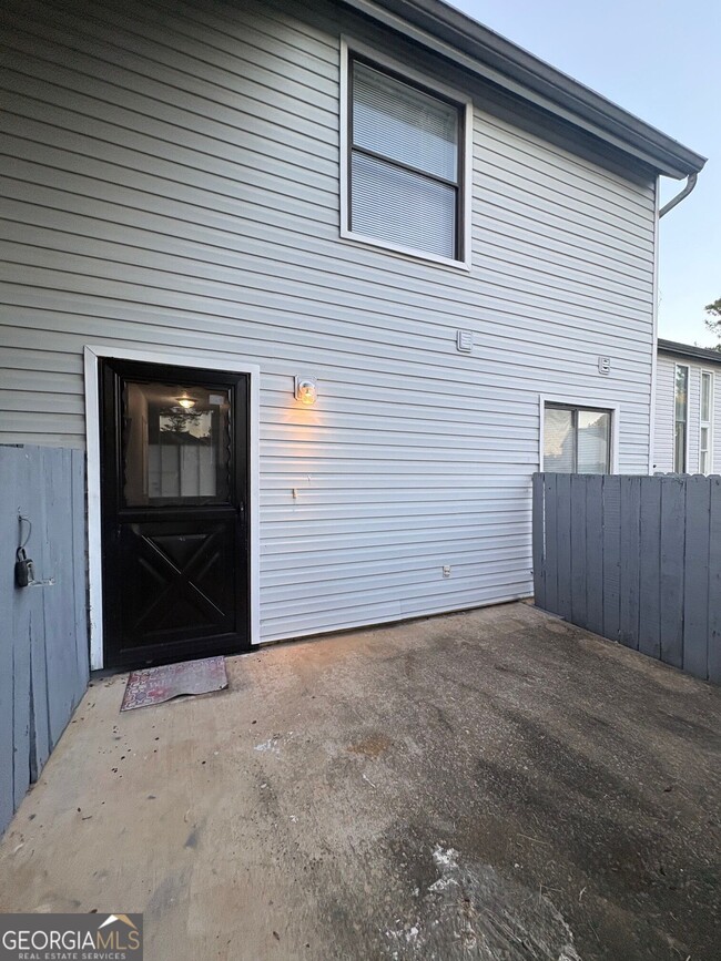 Building Photo - 261 Country Club Dr