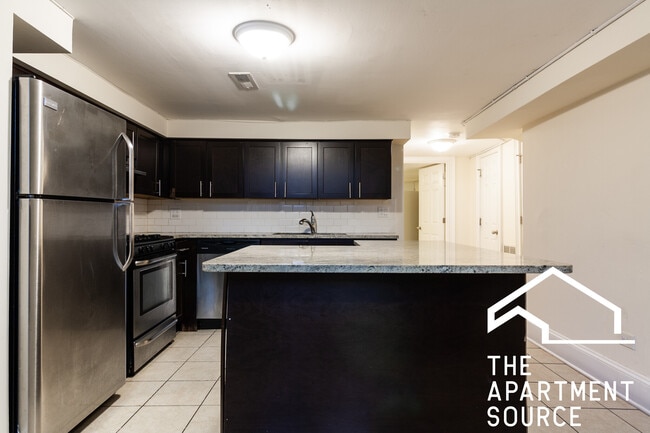 Building Photo - 871 W Lill Ave