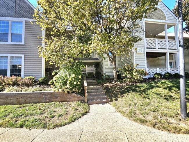 Building Photo - 7660 Willow Point Dr